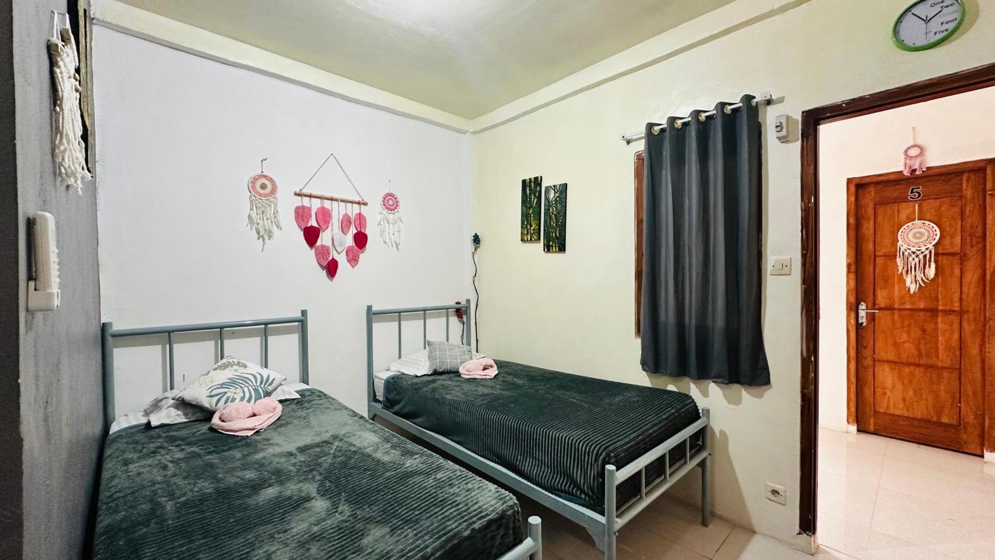 D'Flora Homestay 라부안 바조 외부 사진